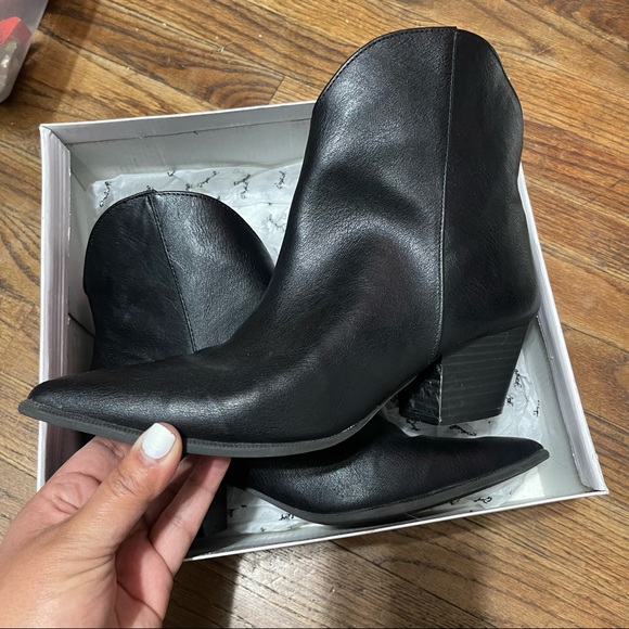 Black Women Booties - Picture 8 of 12